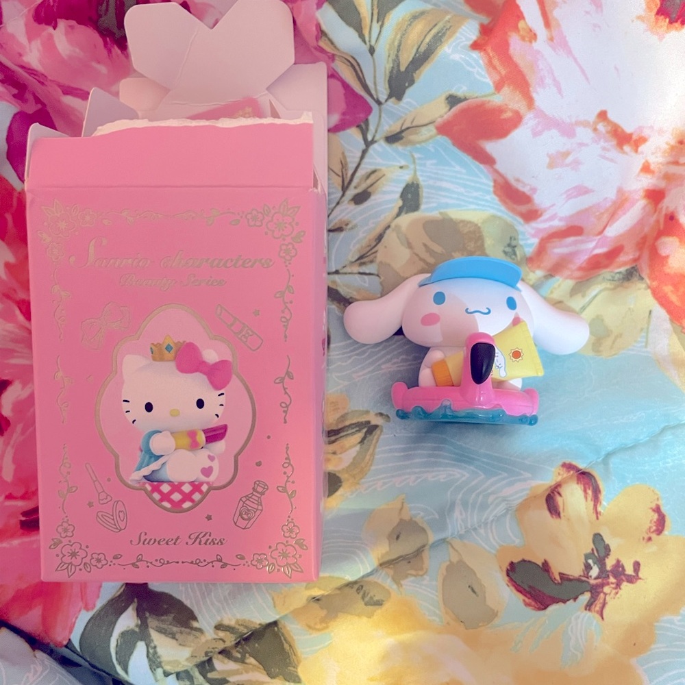 Cinnamonroll figure